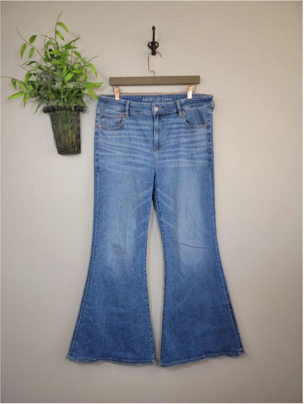 AE 16 American Eagle Festival Flare Jeans Next Level Stretch Medium Blue Bootcut